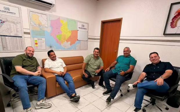 Prefeito Zé Roberto participa de reunião com Fausto Júnior e Wilker Barreto em Manaus em busca de melhorias para Canutama