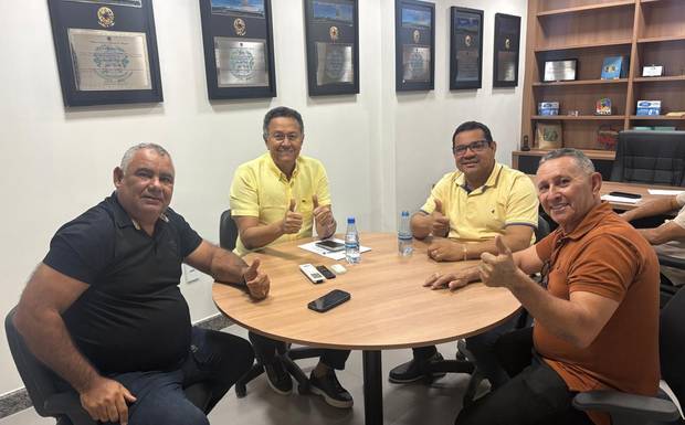 Deputado Silas Câmara recebe prefeito Zé Roberto e vice-prefeito Carlos Menezes em agenda voltada ao Município 