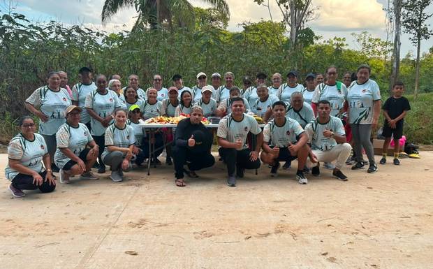 Idosos do Centro do Idoso de Canutama participam de caminhada na Estrada do Itapá 