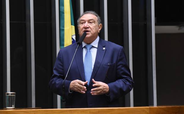 Átila Lins: experiência e atuação em favor do Amazonas marcam trajetória na Câmara Federal