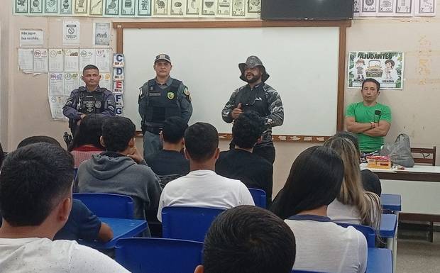 Secretaria Municipal de Segurança Pública e Polícia Militar promovem palestra educativa para alunos da Escola Frei Isidório