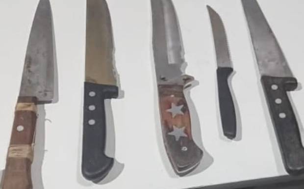 FORÇAS DE SEGURANÇA APREENDEM CINCO ARMAS BRANCAS DURANTE RONDA EM CANUTAMA