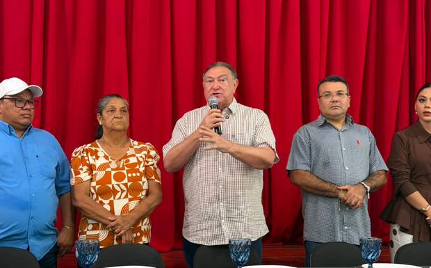 Átila Lins anuncia novos investimentos durante agenda em Barreirinha