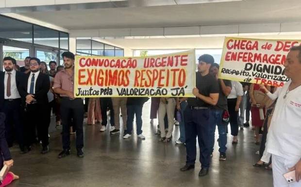 Enfermagem protesta, cobra convocação de concursados e denuncia perseguição na rede de saúde do Amazonas