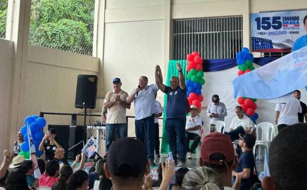 Átila Lins cumpre agenda em Canutama ao lado de lideranças políticas