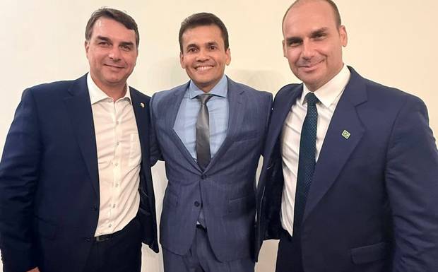 Eduardo Bolsonaro declara voto a Coronel Rosses na disputa para deputado federal no Amazonas