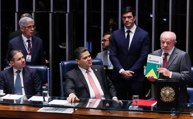 Congresso promulga emenda do fim da 6×1; escala 5×2 começa em 60 dias