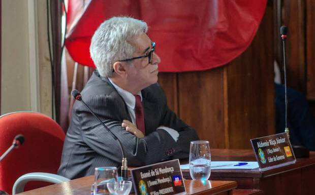 Riça Júnior diz não saber por que lombada solicitada para a Rua Circular ainda não foi instalada