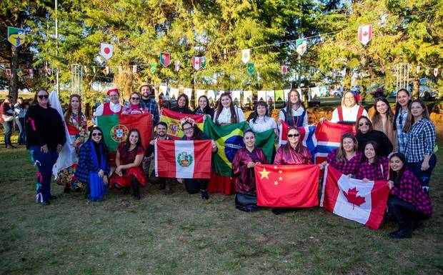 Festival Julino Creative: Uma Viagem Cultural em Ponta Grossa! 🌍
