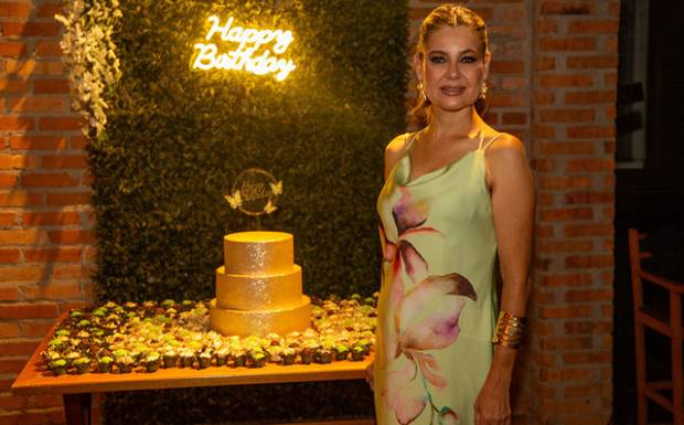 🥂 Festa e Glamour na Fazenda: Tânia Sviercoski Celebra Mais Um Ano!