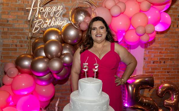 Noite de Brilho: Cleucimara Santiago Celebra a Vida na Fazenda Pedra Verde