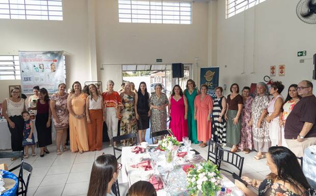 Solidariedade e Elegância: Chá Mulheres Maravilhosas Mobiliza mulheres em ação