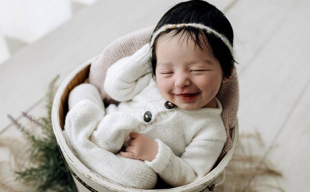 Os primeiros dias de um bebê: um ensaio newborn cheio de sorrisos em Lajeado