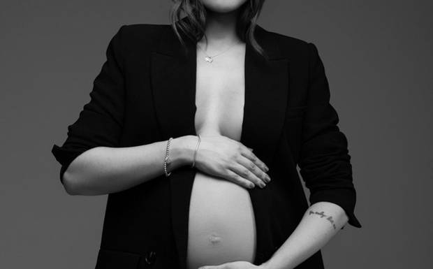 Ensaio gestante elegante: retratos que valorizam a mulher