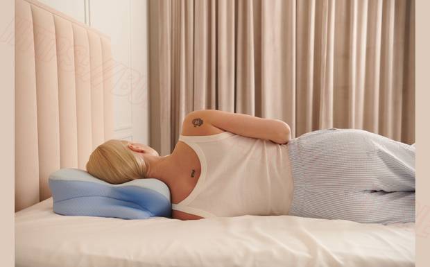 I Tried The Derila Ergo Memory Foam Pillow: Here Is Why