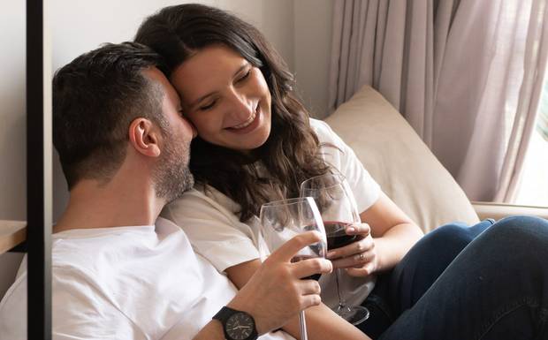 Sesión de preboda en casa: cómo es y qué necesitas preparar