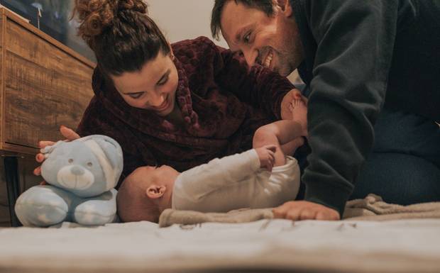 Um bebe, família, amigos e um negócio para gerir