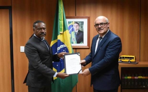 Lino Sanabria toma posse do cargo de reitor pro tempore