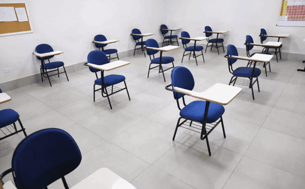 Mais de 100 escolas particulares são autorizadas a voltar com aulas presenciais