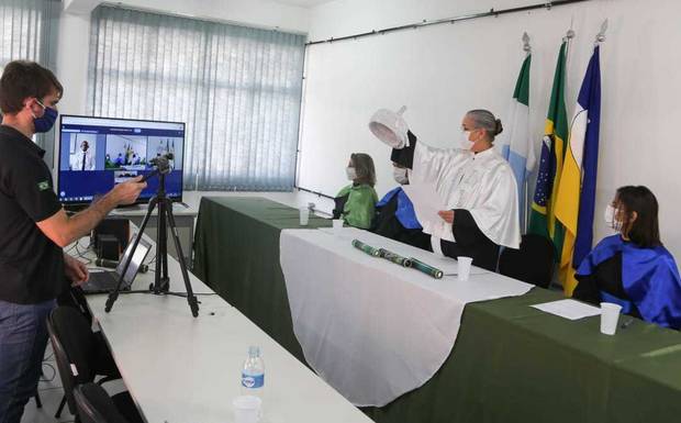 A distância, UFGD forma 42 novos profissionais nos próximos dias