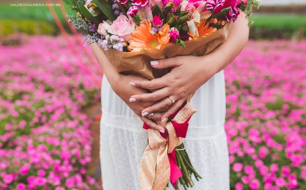 Bouquet de flores em Holambra para ensaio