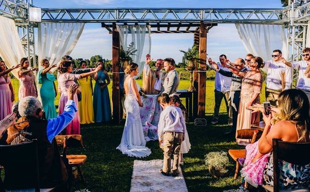 Quem são os personagens do casamento além dos noivos?