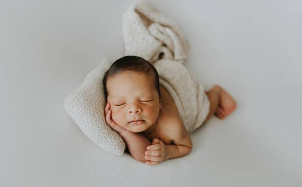 Por que contratar um especialista para o ensaio newborn?