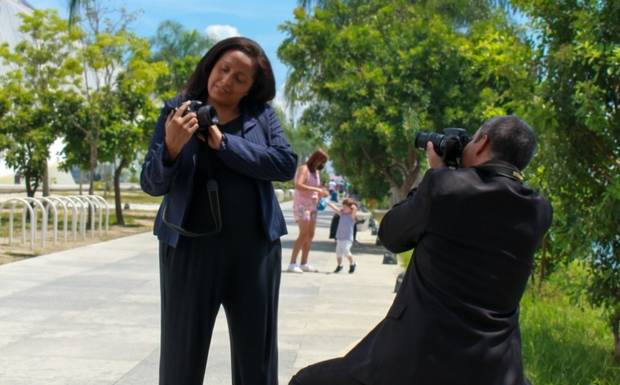 DEVO CONTRATAR UM FOTÓGRAFO PROFISSIONAL? 