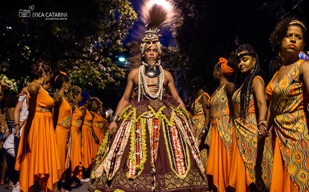 {SP} Bloco Afro Afirmativo Ilu Inã no carnaval de rua de São Paulo