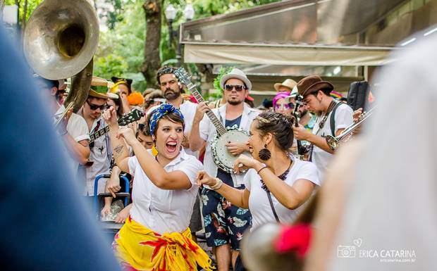 {SP} Bloco Unidos do Swing no Carnaval de rua de São Paulo