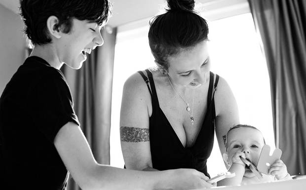 4 MOTIVOS PARA FAZER O ENSAIO NEWBORN E O ACOMPANHAMENTO DO SEU BEBÊ EM CASA