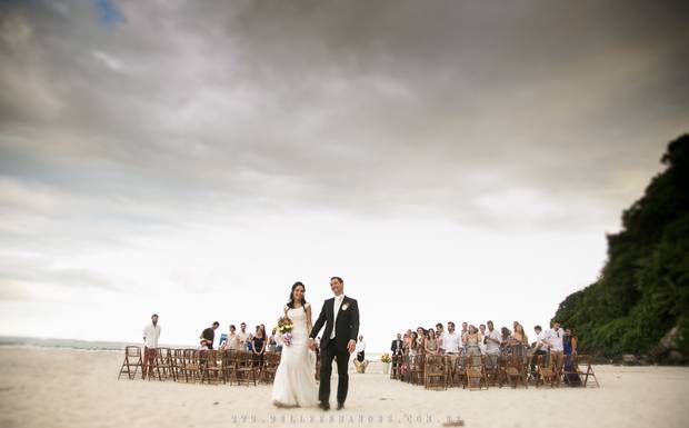 COMO CASAR NA PRAIA? DICAS VALIOSAS PARA QUE O SEU CASAMENTO SEJA PERFEITO.