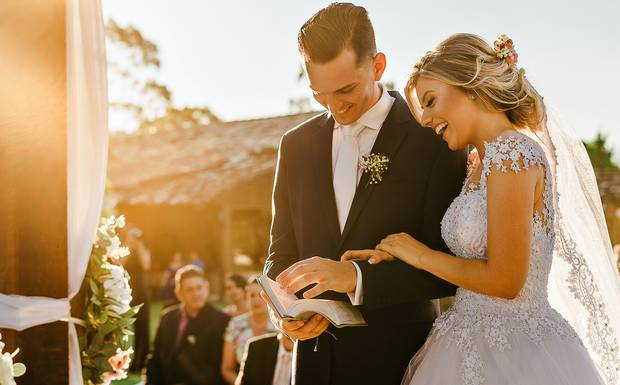 O que deve estar pronto um ano antes do casamento?