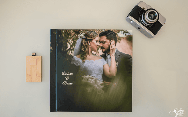 Escolhendo as fotos para o álbum de casamento