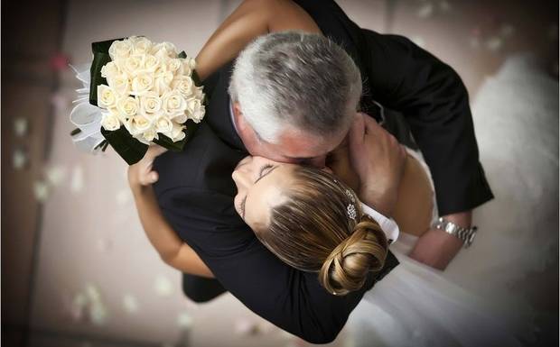 Música de Pai e Filha que fará seus convidados se sacudirem na pista de dança