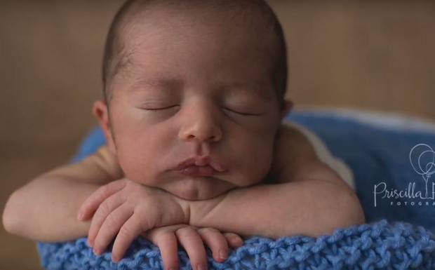 Momentos emocionantes dos ensaios newborn