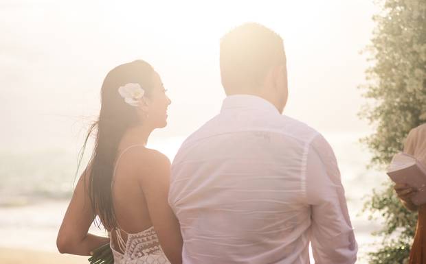 CASAMENTO NA PRAIA: 10 DICAS DE COMO REALIZAR UMA CERIMÔNIA Á BEIRA-MAR