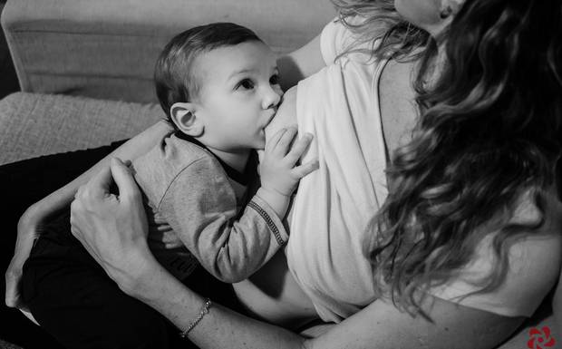 Amamentar o filho até os 2 anos? Cadê o bom senso?