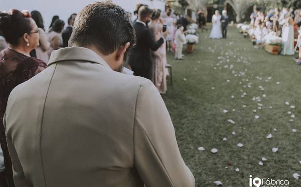 Protocolo de entrada e saída da igreja - QUAL LADO ENTRAR ?