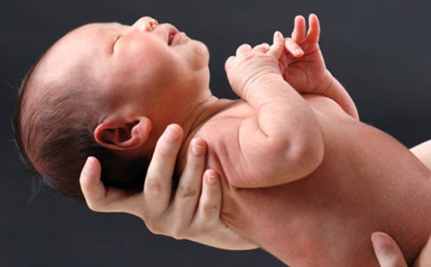 Studio i - Como segurar um bebê