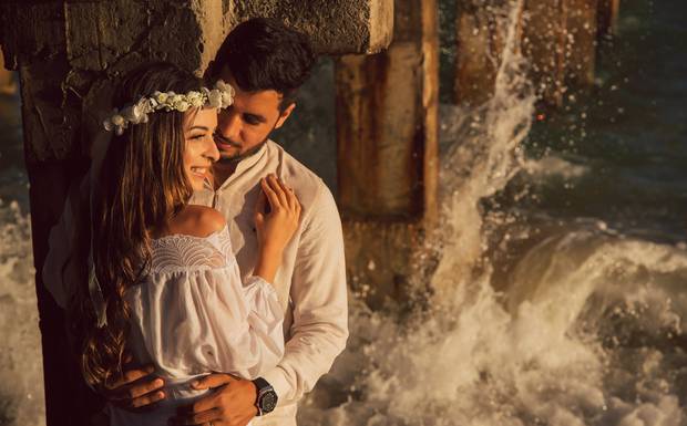 Trash the dress: conheça a nova tendência entre as noivas