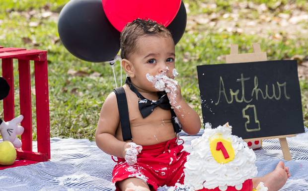 Ensaio smash the cake e smash the fruit para fotografar seu bebê no primeiro aniversário