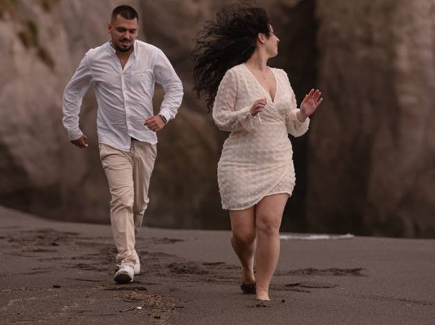 Namorados  de Sessão pré-casamento realizada na deslumbrante Praia dos Moinhos, em São Miguel