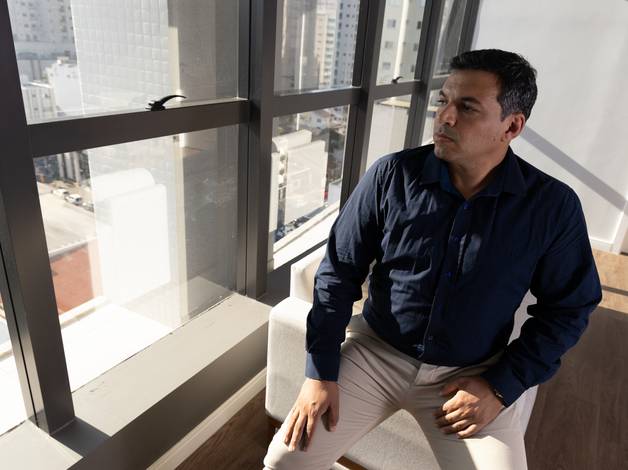 Corporativo de Ensaio de Negócios - Carlos