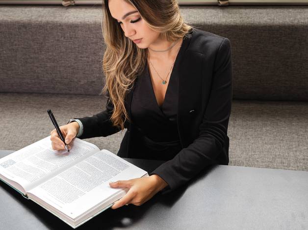 Corporativo de Ensaio Negócios Ana Júlia