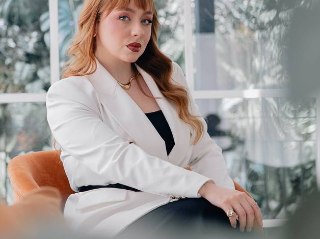 Corporativo de Ensaio de Negócios - Gabriella Anyele