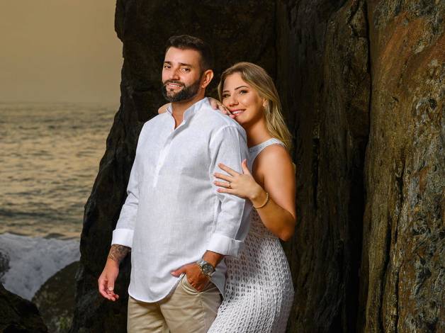 Ensaio Casal - Pré-wedding de Ensaio pré-wedding ao amanhecer na praia do Estaleirinho, em Balneário Camboriú