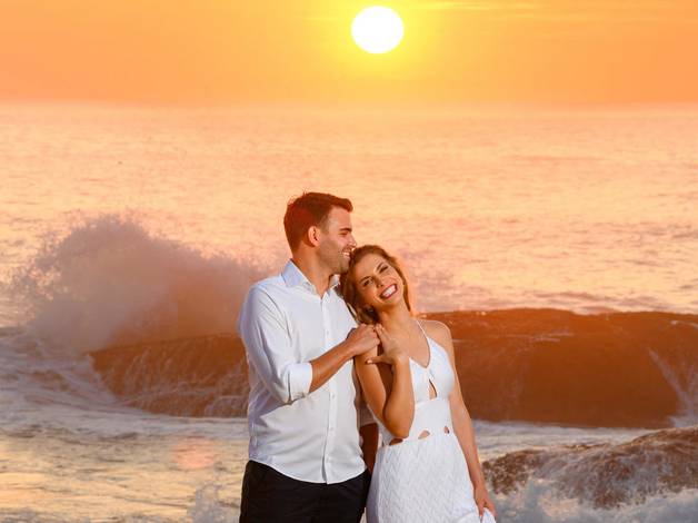 Ensaio Casal - Pré-wedding de Ensaio Pré-Wedding ao Amanhecer na Praia do Estaleirinho em Balneário Camboriú – SC