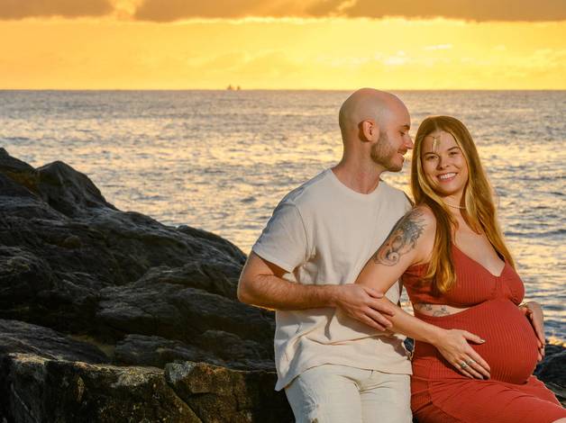 Gestante  de Ensaio Gestante em Família na Praia do Estaleirinho ao Amanhecer | Balneário Camboriú – SC