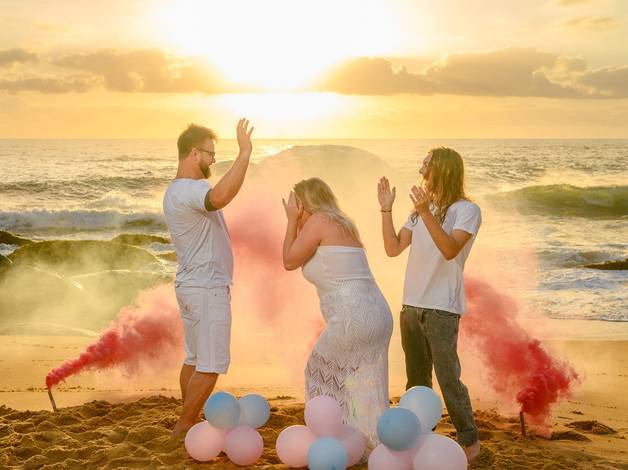 Gestante  de Chá de Revelação na Praia em Balneário Camboriú (Ensaio ao Amanhecer)